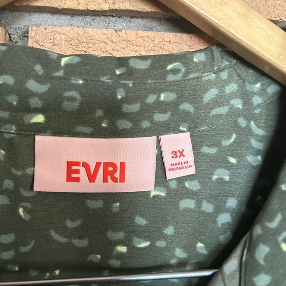 EVRI Green Button Down Collared Blouse Women’s Size 3X - Picture 3 of 4